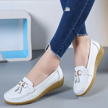 Moda rahat ışık yürüyüş ayakkabısı Kadın Loafer'lar Lüks Marka Kadın Hollow Out Flats Sneakers Bayanlar Slip-on Moccasins Sandalet