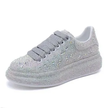 Marka Kadın Moda Rahat Glitter Köpüklü Ayakkabı Kadın Kaplı bağcıklı ayakkabı Beyaz Taban Moda Sokak Ayakkabı Parlak
