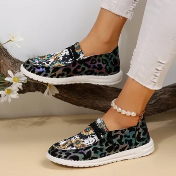2022 Yaz Kadın vulkanize ayakkabı Tuval Loafer'lar üzerinde Kayma Kadın düz ayakkabı Moda Bayan Yürüyüş Ayakkabısı Beyaz gündelik ayakkabı