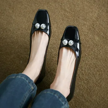 Yeni kadın Flats Patent Deri bot Ayakkabı Kare Ayak İki İnciler Elbise düşük topuklu ayakkabı Siyah Ofis Sığ Zapatos Mujer 1331C