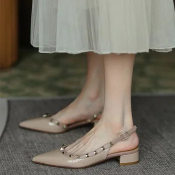 Yeni Yaz Kadın Sandalet Perçin Sivri Burun Tıknaz Topuk Düşük Topuk Düz Dişiler Pompaları Moda Yüksek Kaliteli Zarif Asil Bayan Ayakkabı