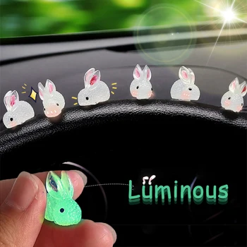 Sevimli Mini tavşan araba ışık yayan süs otomobil merkezi konsol direksiyon dikiz aynası ışık tavşan dekorasyon