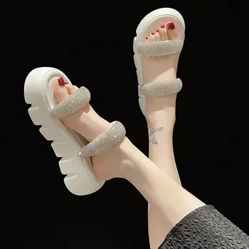 Kadınlar için Sandalet 2022 Yaz Moda Ev Kalın Tabanlı Sandalet Kore Taklidi Terlik Yeni Anti Kayma Sandalet