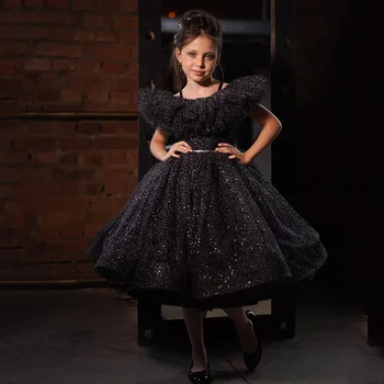 Sevimli Siyah Çiçek Kız Elbise Kapalı Omuz Çay Boyu parlak pullar İlk Communion elbise Köpüklü Noel Partisi Elbiseleri