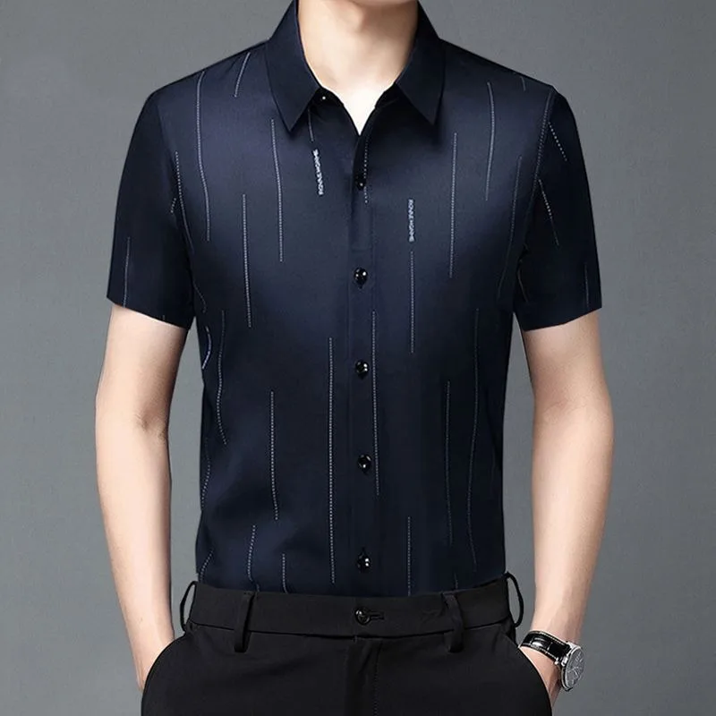 Yaz Yeni Kısa Kollu Gömlek Erkekler için Yaka Mektup Çizgili Düğme Baskı Bluz Kırışıklık Karşıtı Vintage moda üst giyim