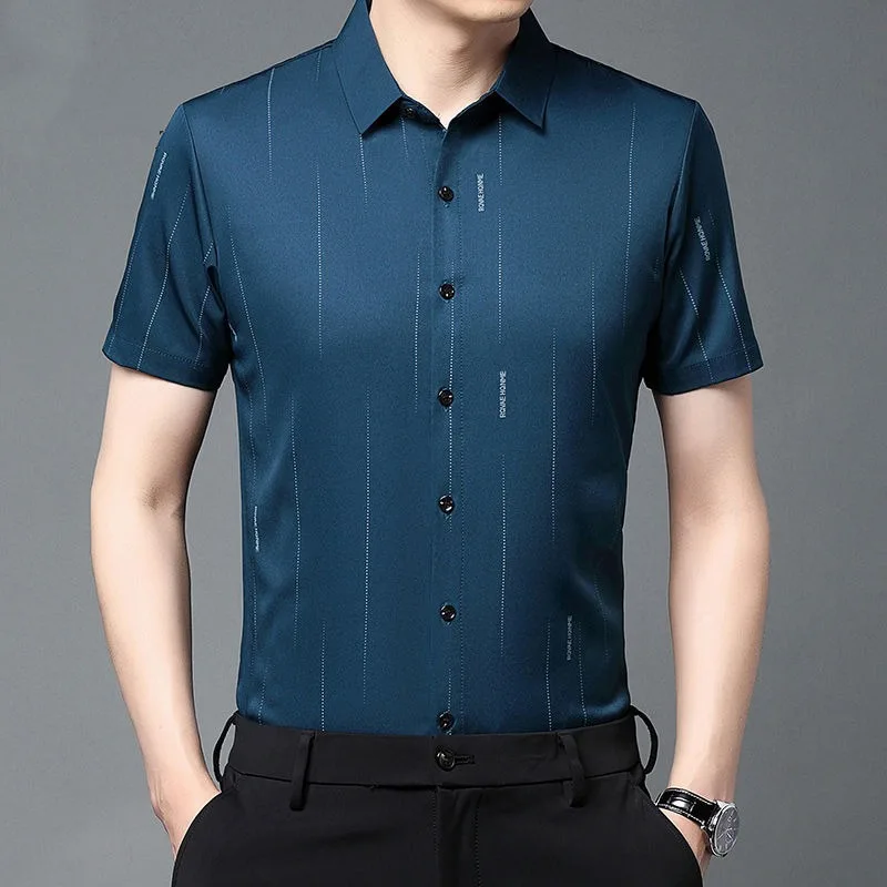 Yaz Yeni Kısa Kollu Gömlek Erkekler için Yaka Mektup Çizgili Düğme Baskı Bluz Kırışıklık Karşıtı Vintage moda üst giyim